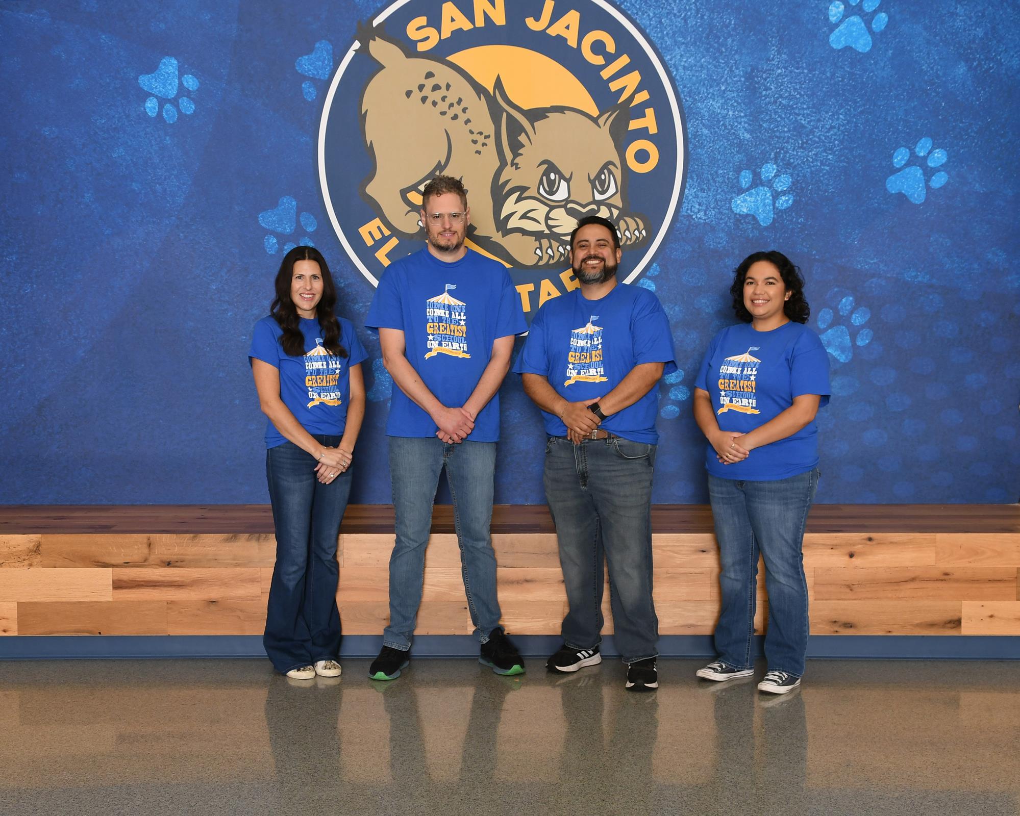 4 support team members